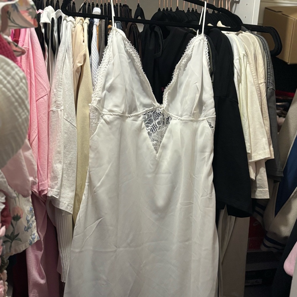 Elegant White Lace Trim Nightgown